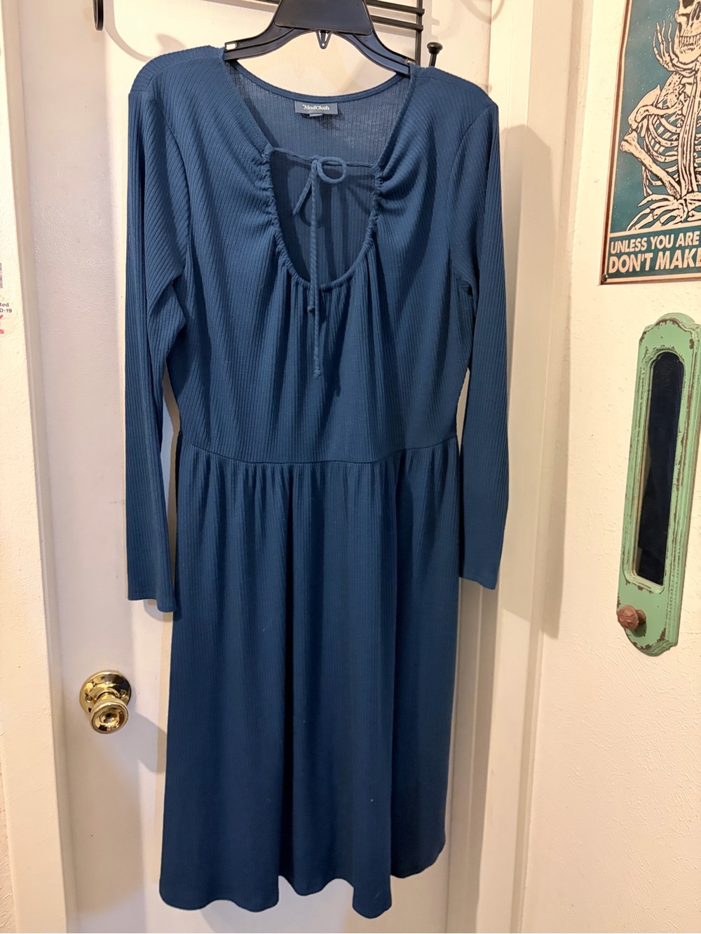 ModCloth- size XL- pretty blue midi dress with keyhole tie, l/s. VGC